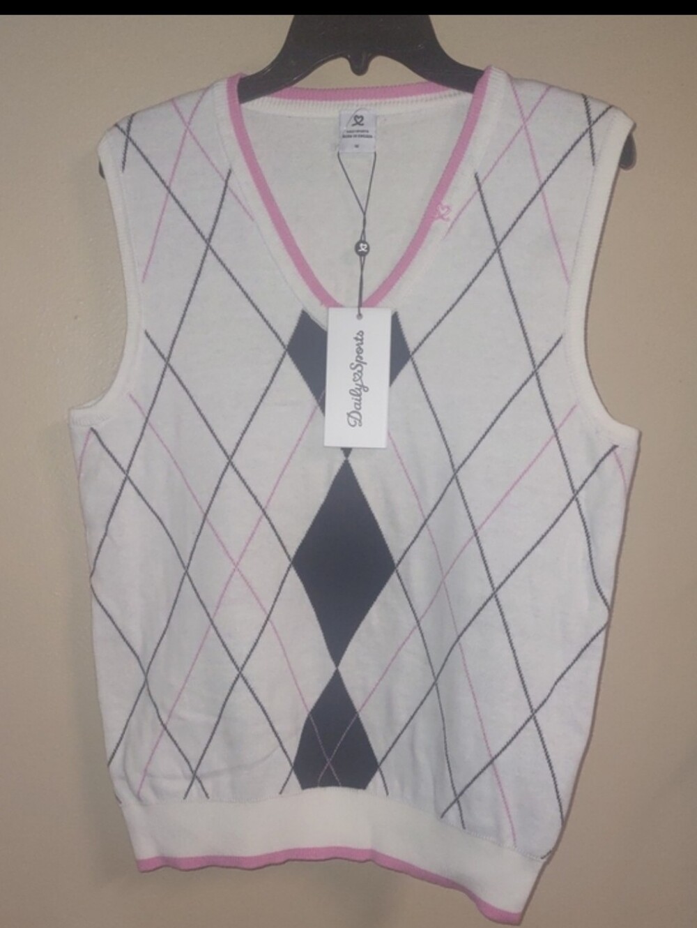 Daily Sports White Pink Argyle Golf Sweater Vest NWT Size M